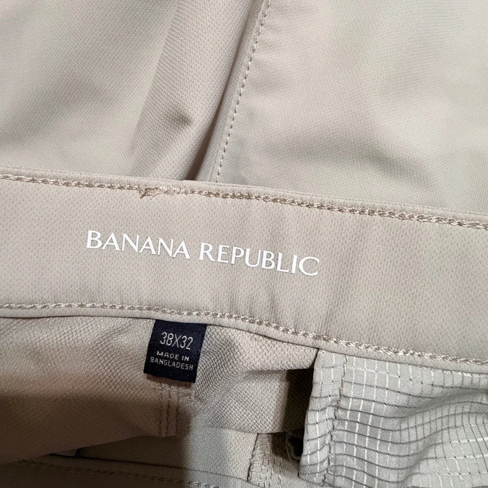 Banana Republic Mens 38x32 Performance Chino Pants Khaki Tan Tech Stretch 38x31